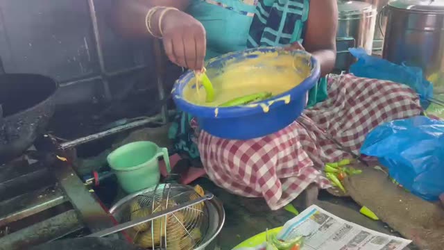 Mirchi Bajji Deep-Frying